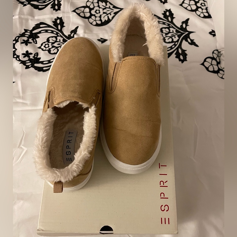Faux fur beige loafers